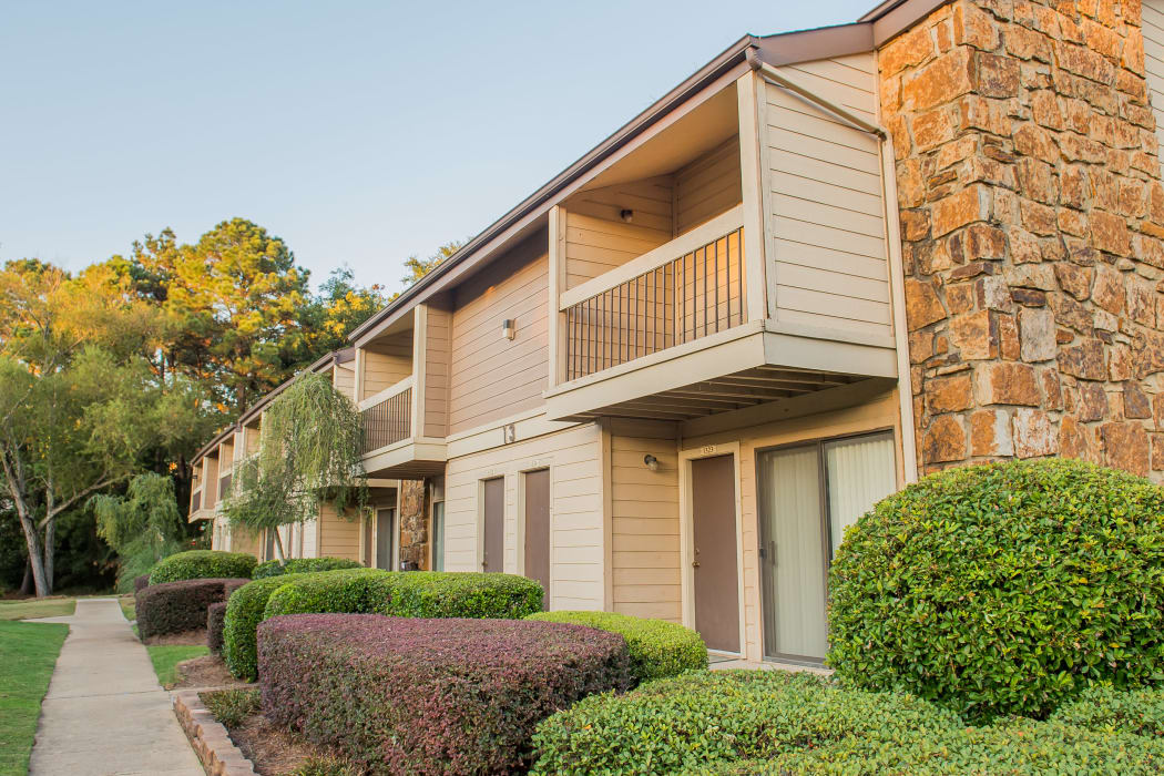 Exterior of apartment building at Sunchase Apartments in Tulsa, Oklahoma