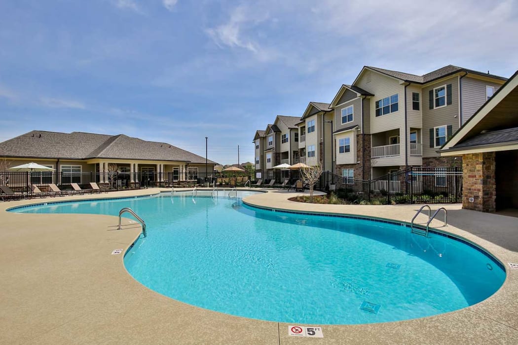 Sparkling resort-style swimming pool at Commonwealth at 31 in Spring Hill, Tennessee