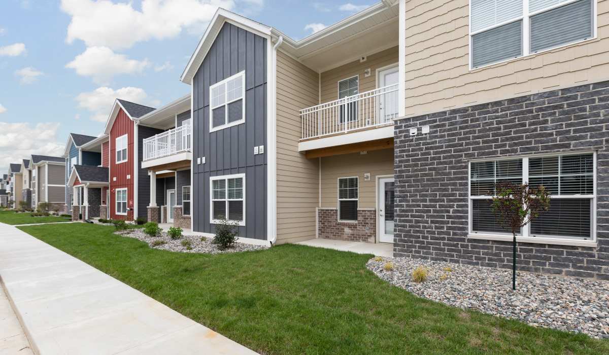 Apartment exterior view at Bonterra Apartments in Fort Wayne, Indiana