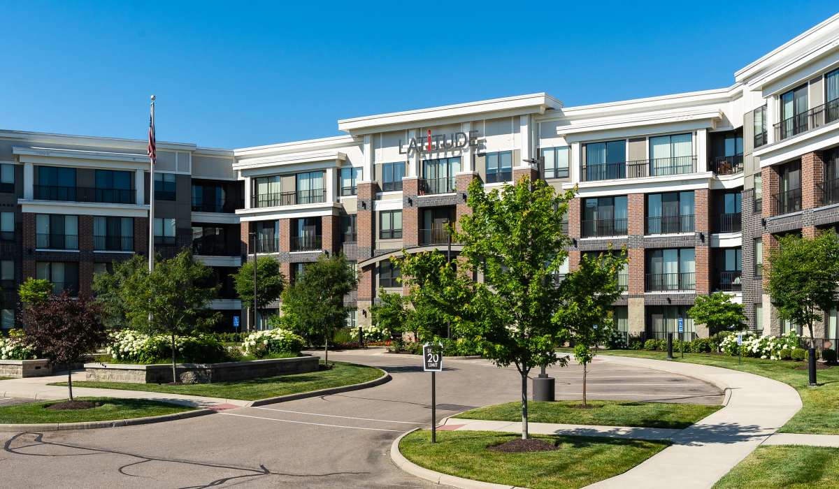 Beautiful landscaping around the exterior of Latitude at Deerfield Crossing in Mason, Ohio