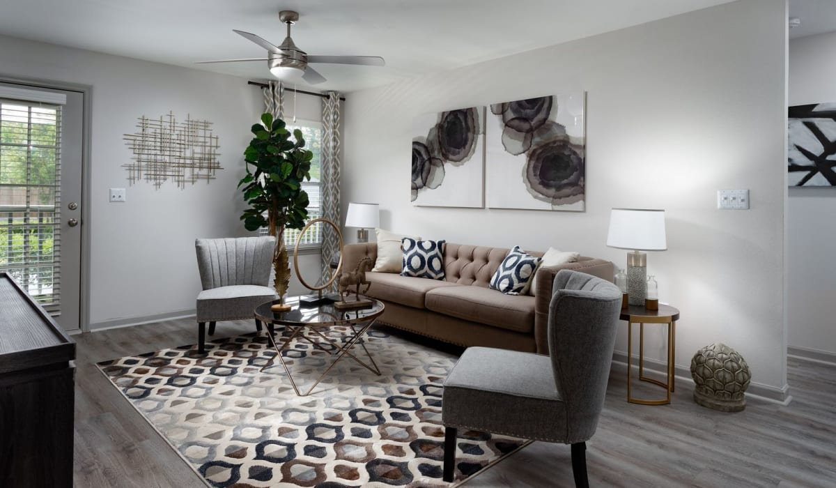 Living room  at Evergreen Commons in Union City, Georgia