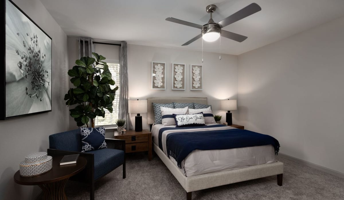 Bedroom with plant at Evergreen Commons in Union City, Georgia