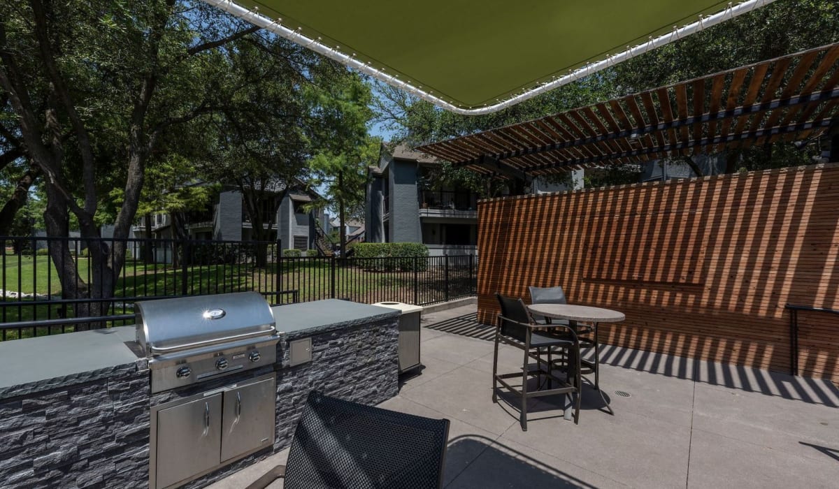 BBQ area at Gardens of Valley Ranch in Irving, Texas