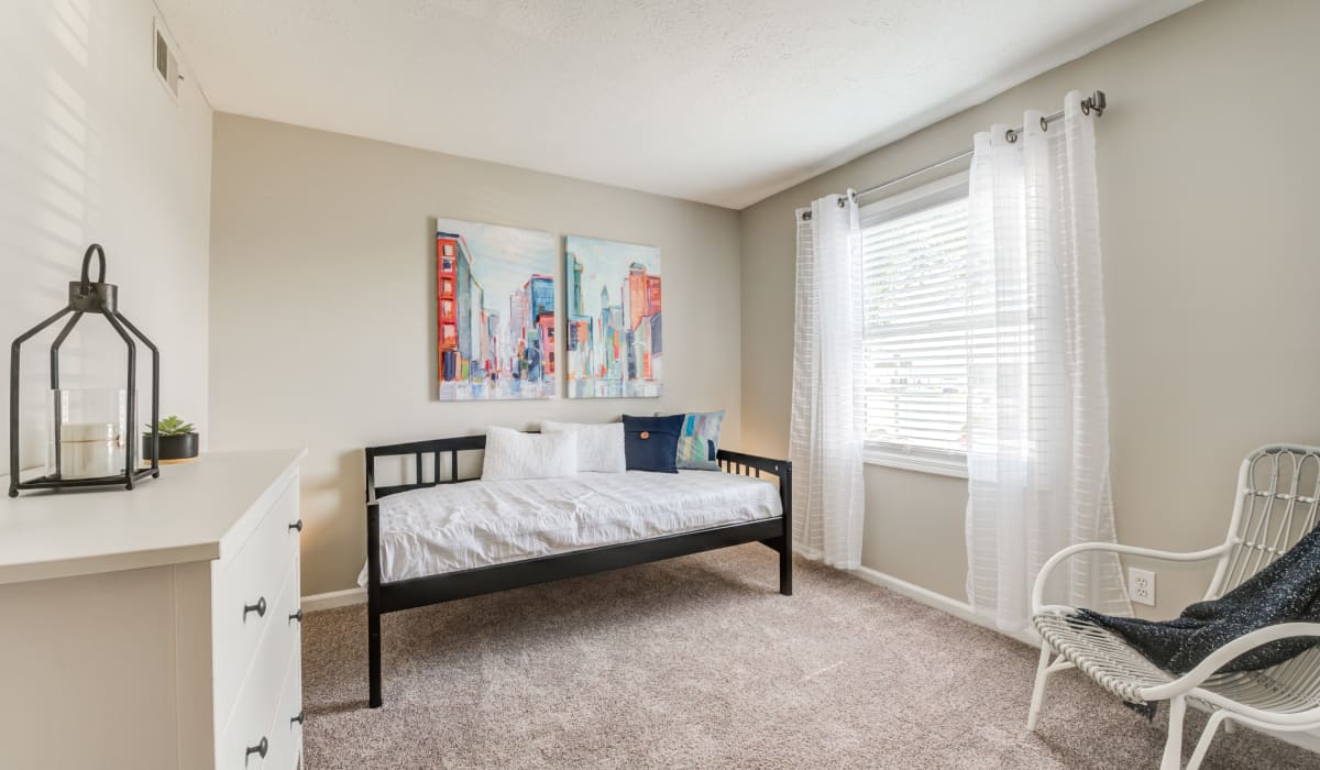Valle Vista offers a Bedroom in Greenwood, Indiana