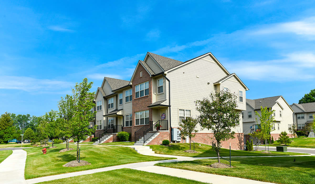 Great landscaping at Encore Townhomes in Utica, Michigan
