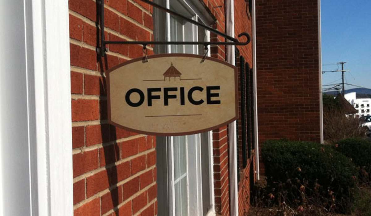 Community's office at Berkshire and Barter Court Apartments in Charlottesville, Virginia