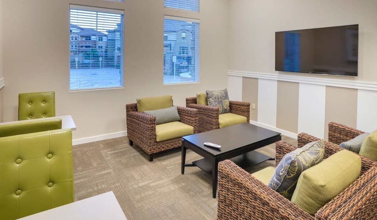 Resident lounge at Pearl Creek in Roseville, California