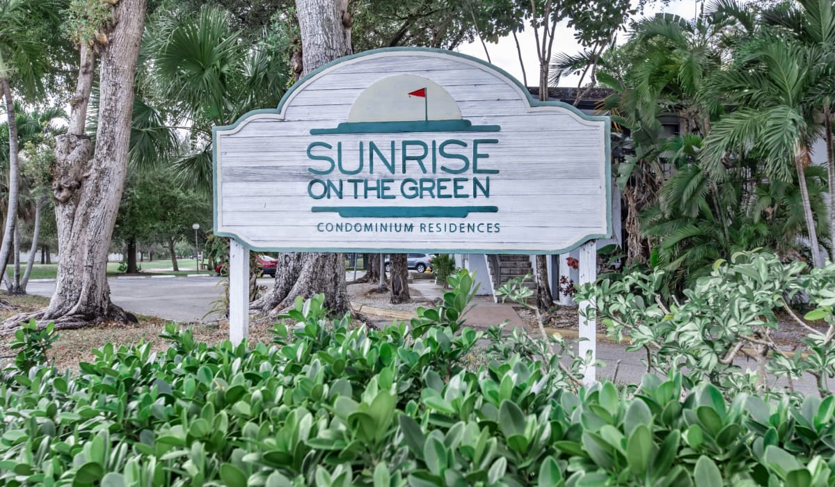 Sign at the entrance to Sunrise on the Green in Sunrise, Florida