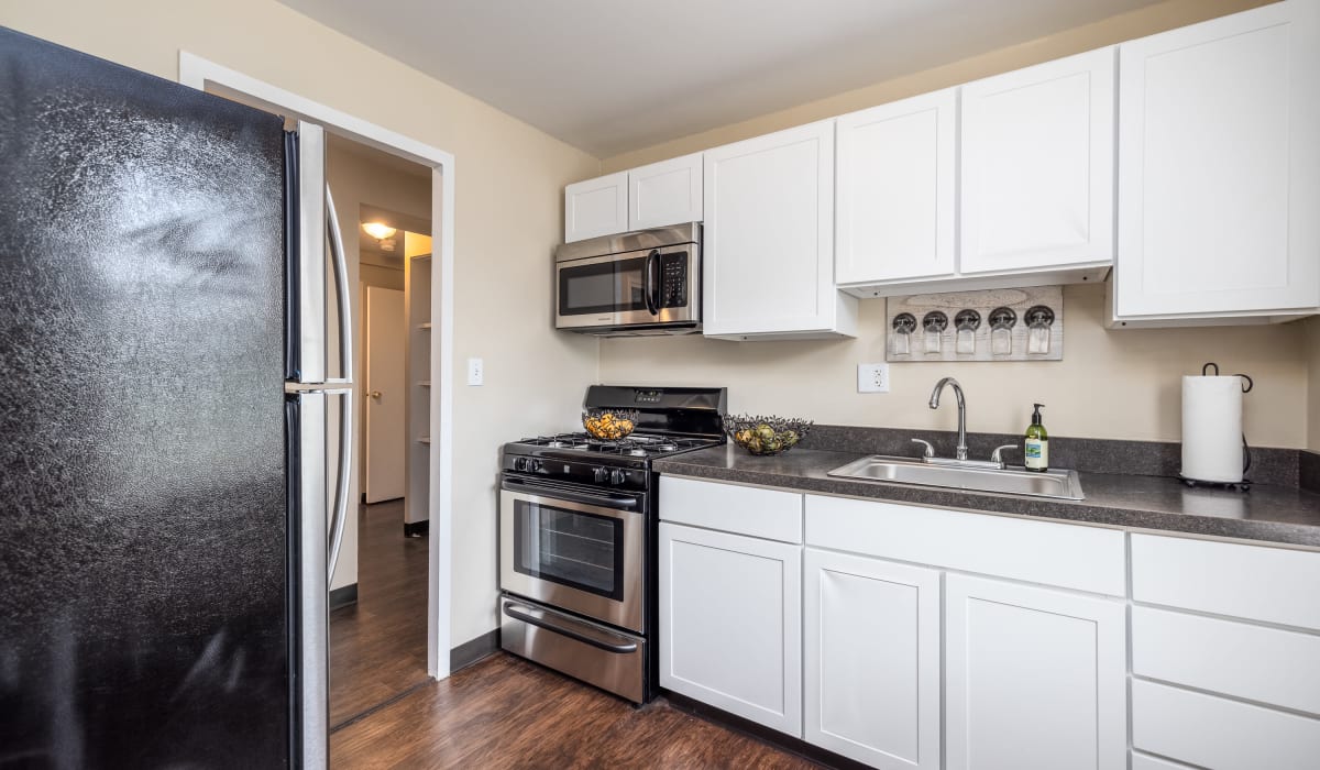 Kitchen with built-in microwave Rugby Square Apartments in Syracuse, New York