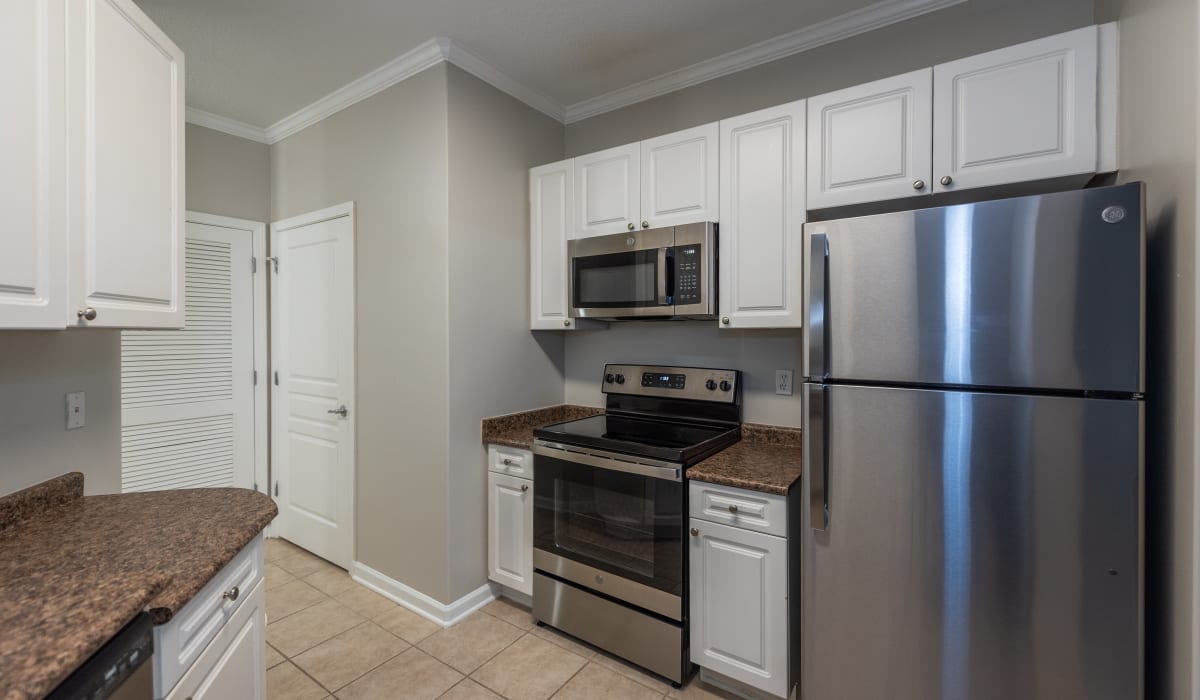 Upgraded kitchen with stainless steel appliances at Meridian Parkside, Newport News, Virginia