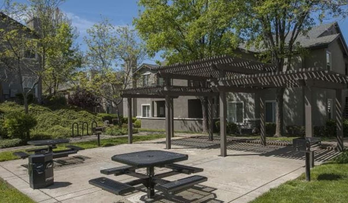Picnic area and pergola at The Preserve at Creekside in Roseville, California