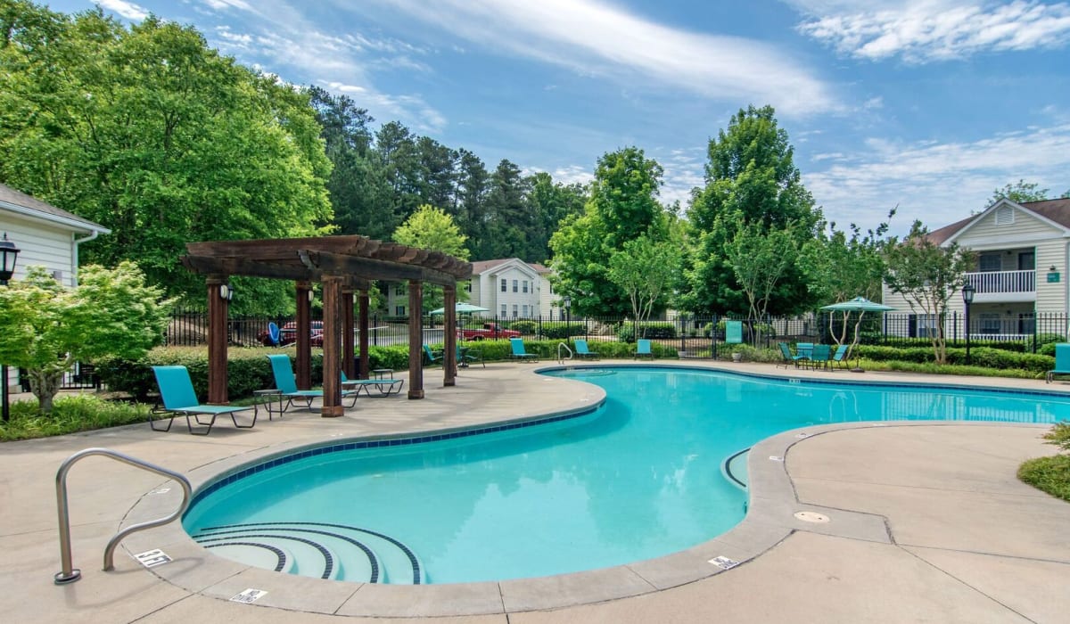 Pool and sundeck at Evergreen Commons in Union City, Georgia