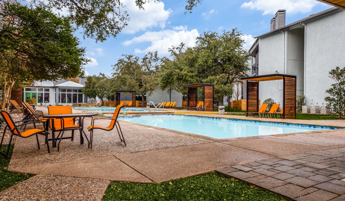 Large pool at Birch Apartment Homes in Dallas, Texas