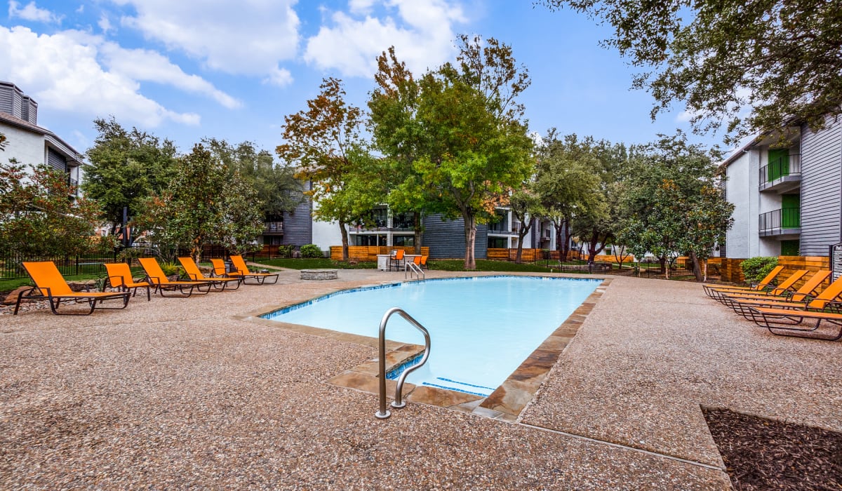 Big pool at Birch Apartment Homes in Dallas, Texas