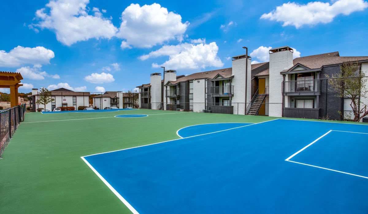 Large tennis courts at Decker Apartment Homes in Ft Worth, Texas