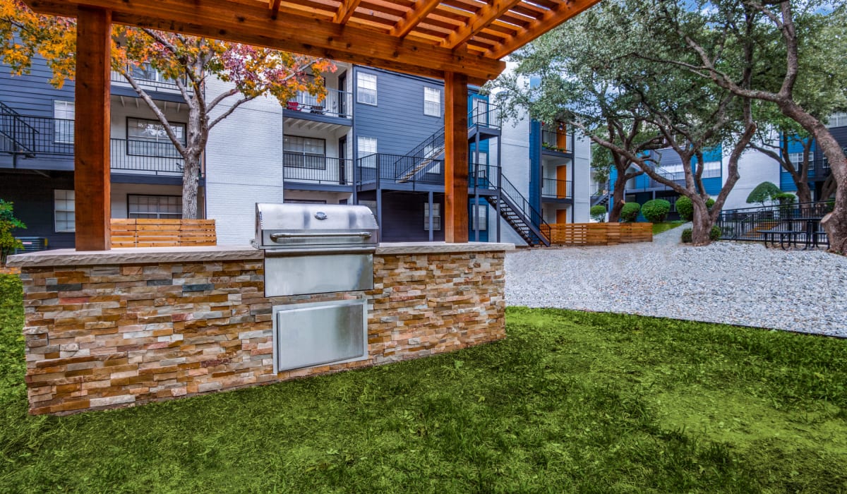 BBQ with nice grass area at Hawke Apartment Homes in Irving, Texas