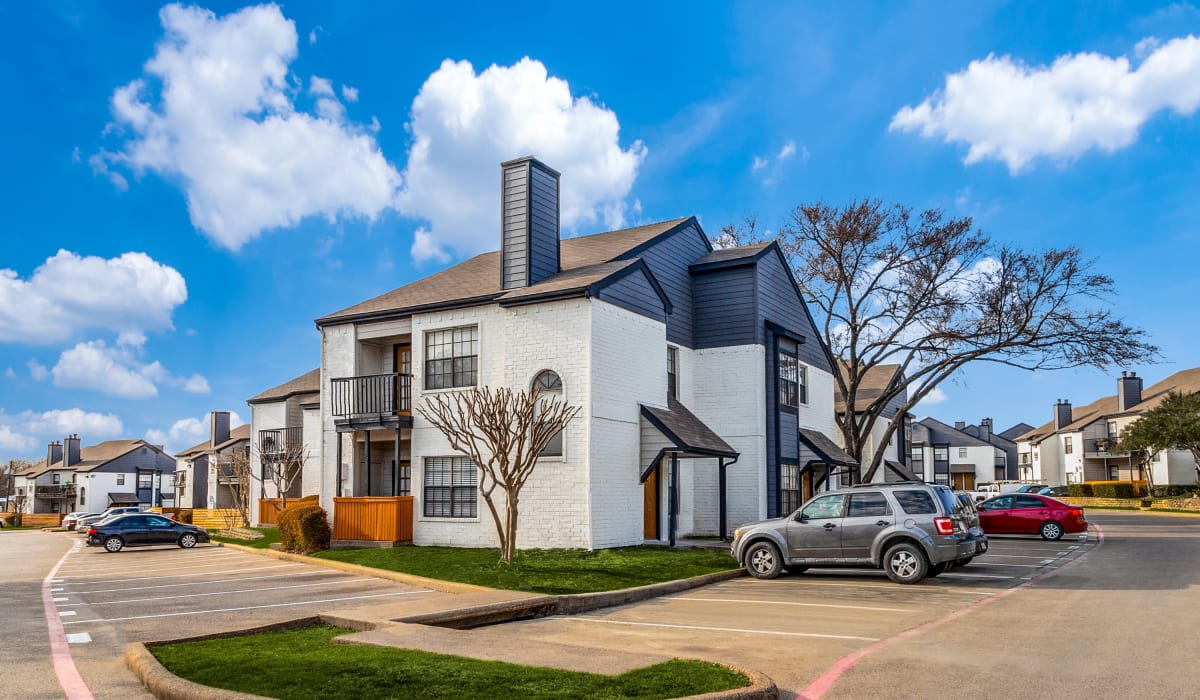 Modern community at Knowlton Apartment Homes in Mesquite, Texas
