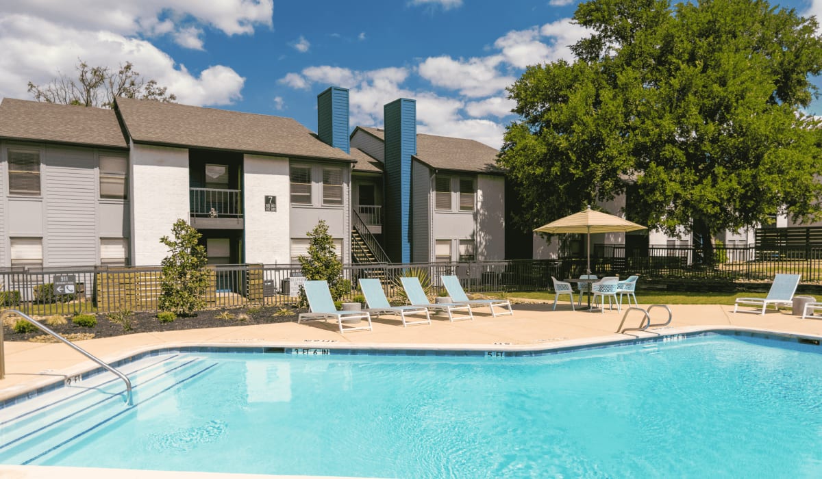 Luxurious swimming pool at Creekside Apartment Homes in Fort Worth, Texas