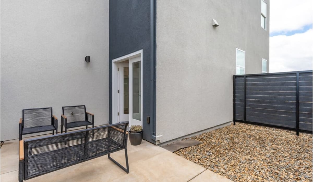 Outdoor area of Villages of Patterson in Patterson, California
