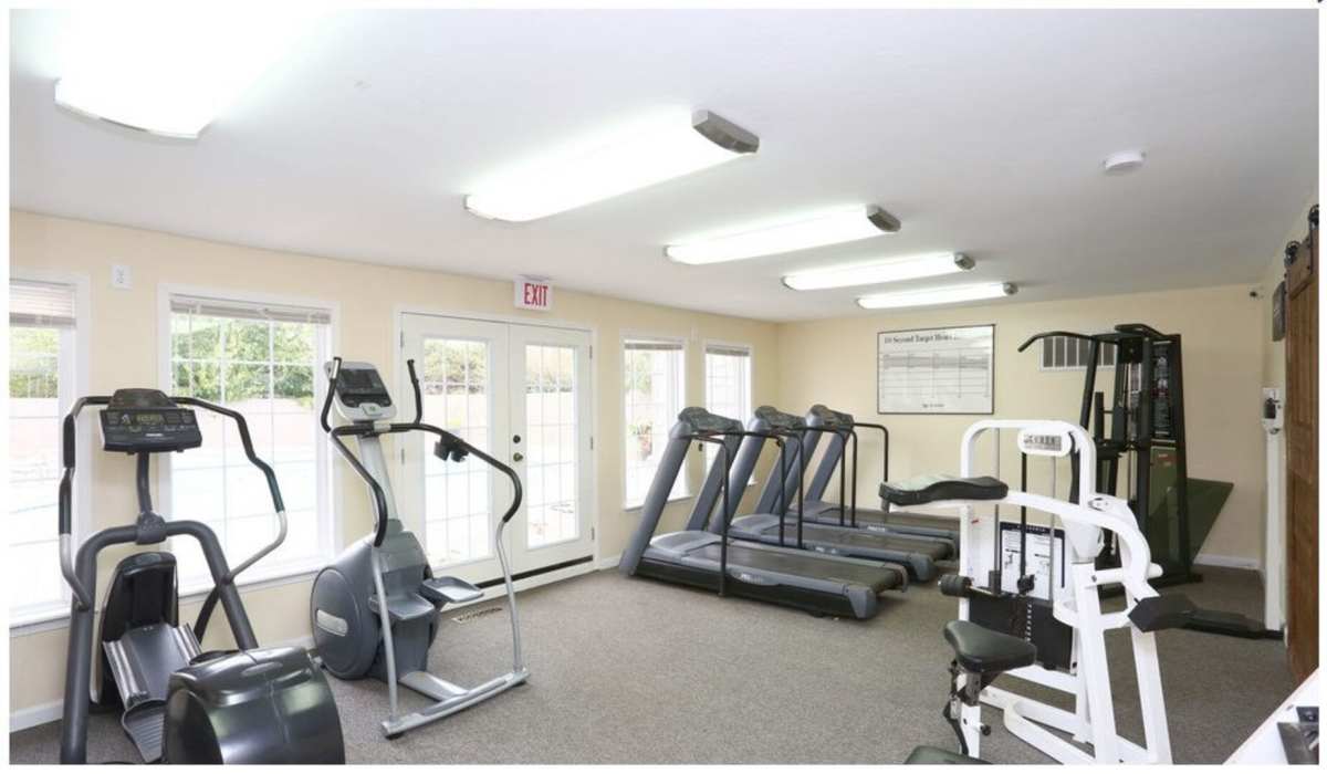 Fitness center at Solare Apartment Homes in Warr Acres, Oklahoma
