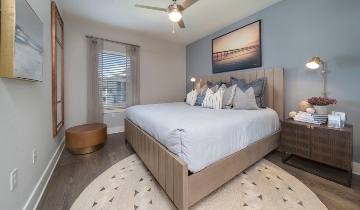A furnished apartment bedroom with a ceiling fan at Sentosa Riverview in Riverview, Florida
