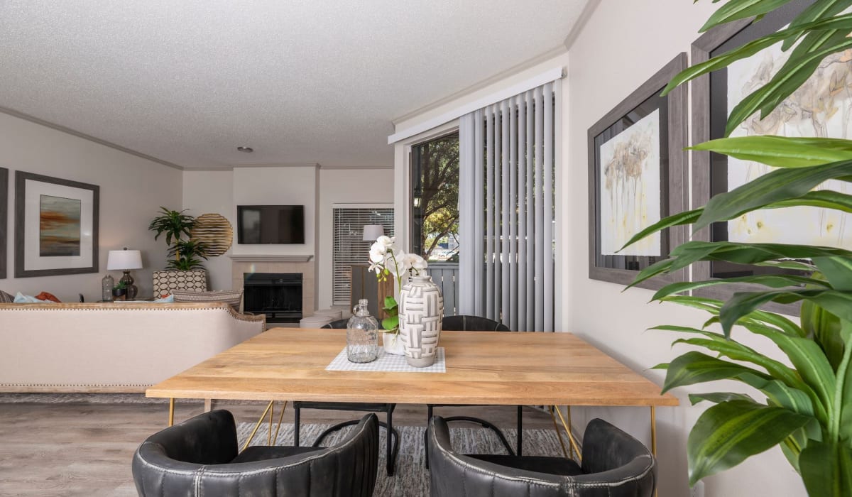 Dining room table at Gardens of Valley Ranch in Irving, Texas