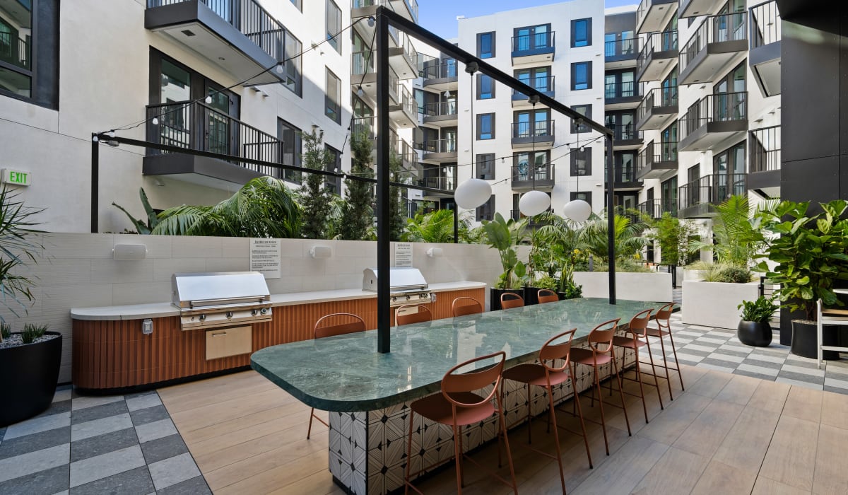 Elegant Outdoor Grill with Dining Area at Aster in Long Beach, California