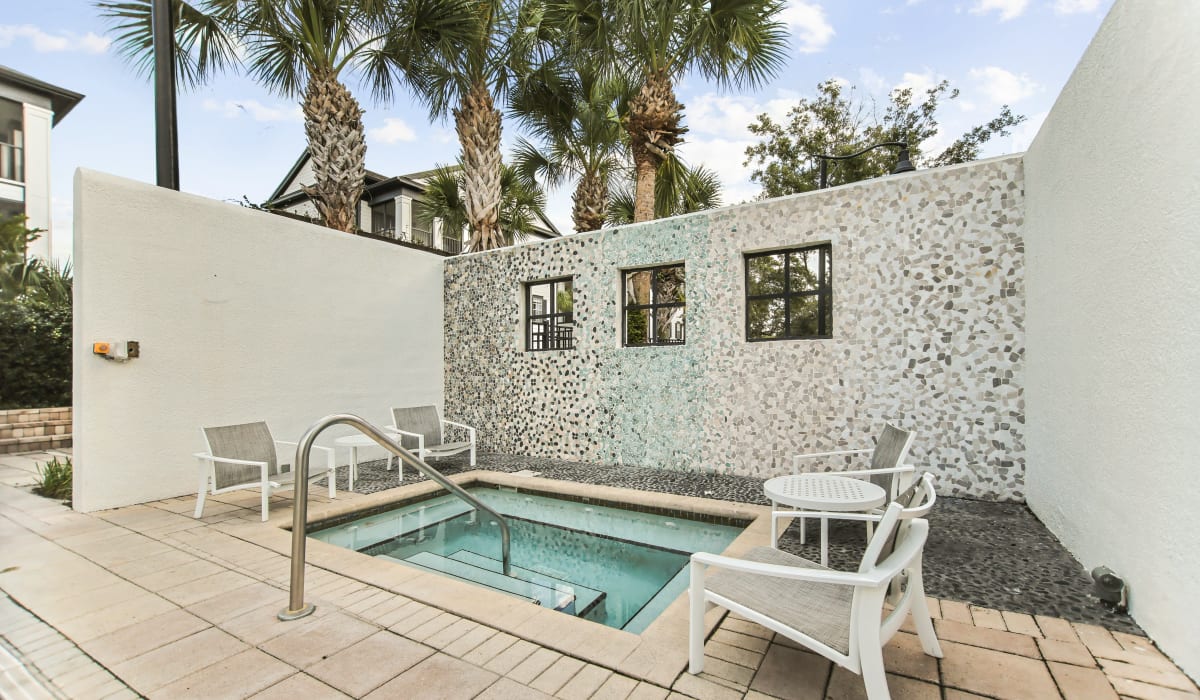 Jacuzzi lounge at Heritage on Millenia Apartments in Orlando, Florida