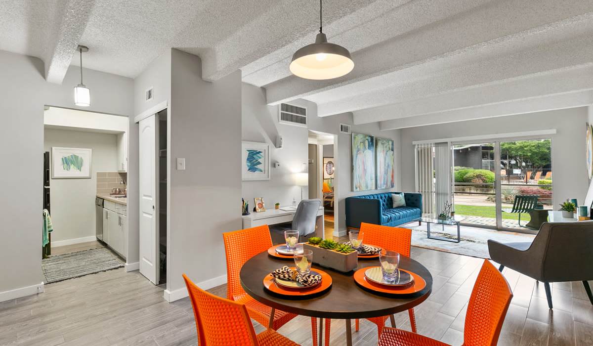 Spacious apartment living area at The Pearl at Midtown in Dallas, Texas