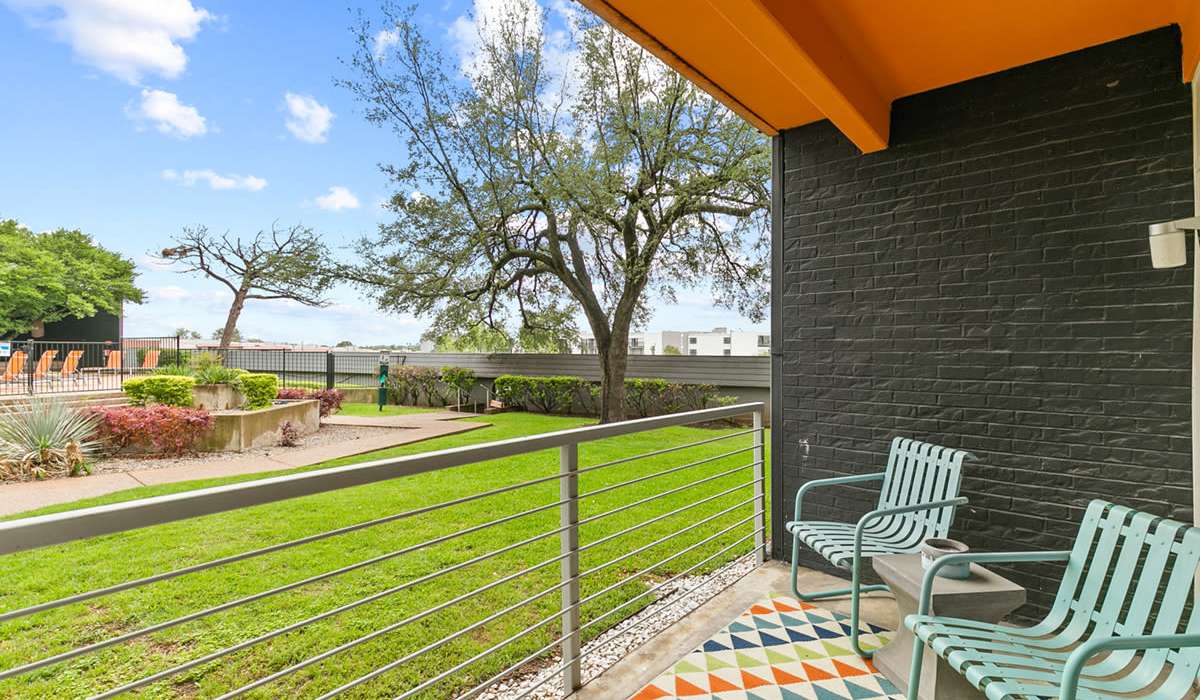 Covered patio at The Pearl at Midtown in Dallas, Texas