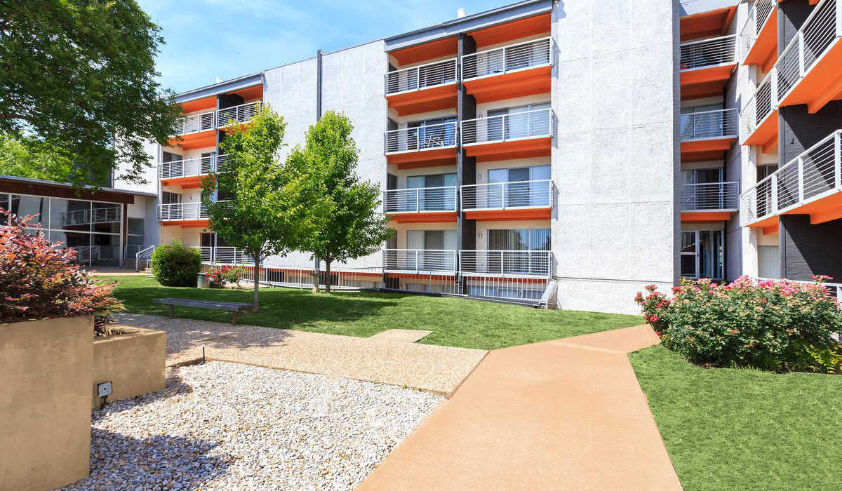 Courtyard between apartment buildings at The Pearl at Midtown in Dallas, Texas