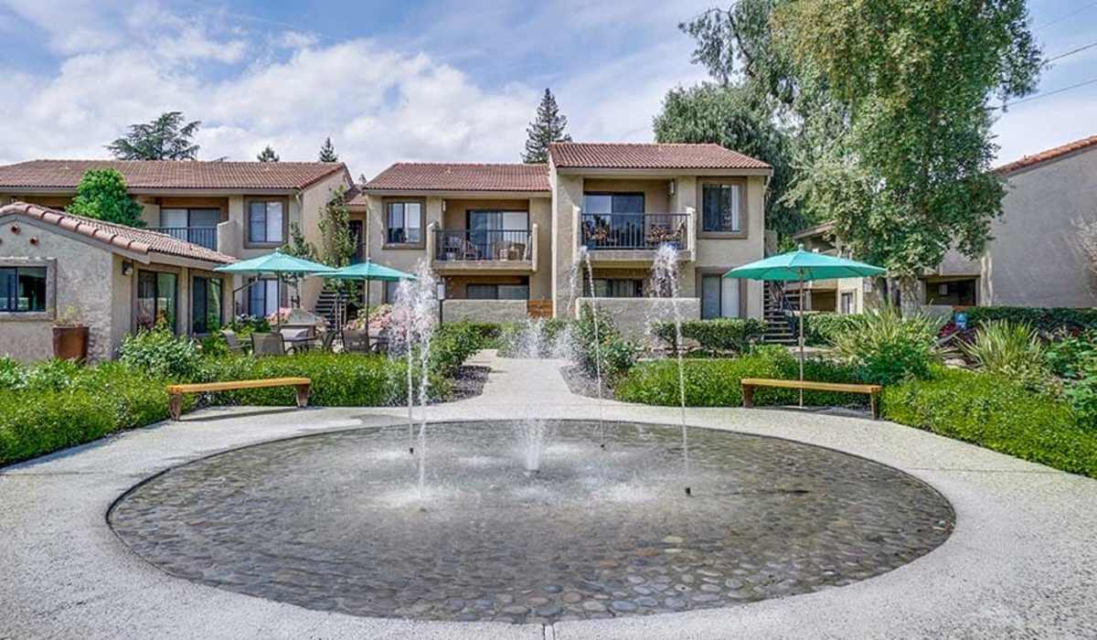 Community area of Villas Willow Glen in San Jose, California