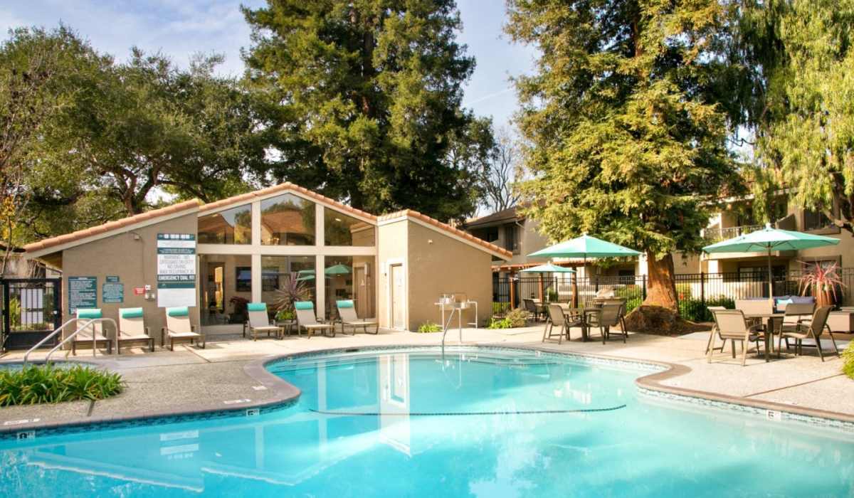Pool area of Villas Willow Glen in San Jose, California