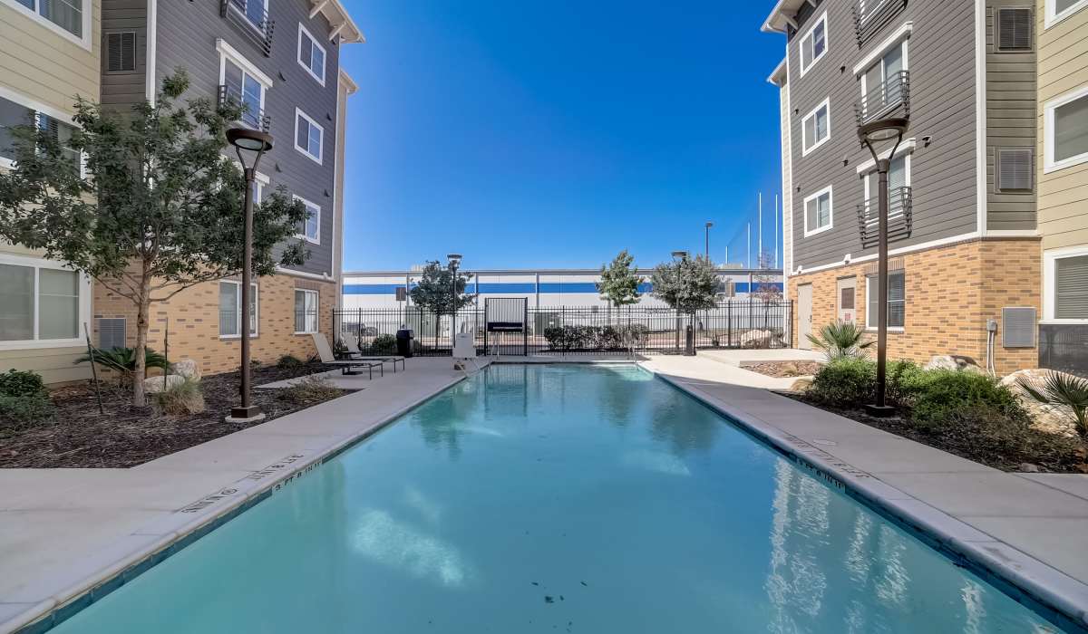 Large pool Simplicity at the Rim in San Antonio, Texas