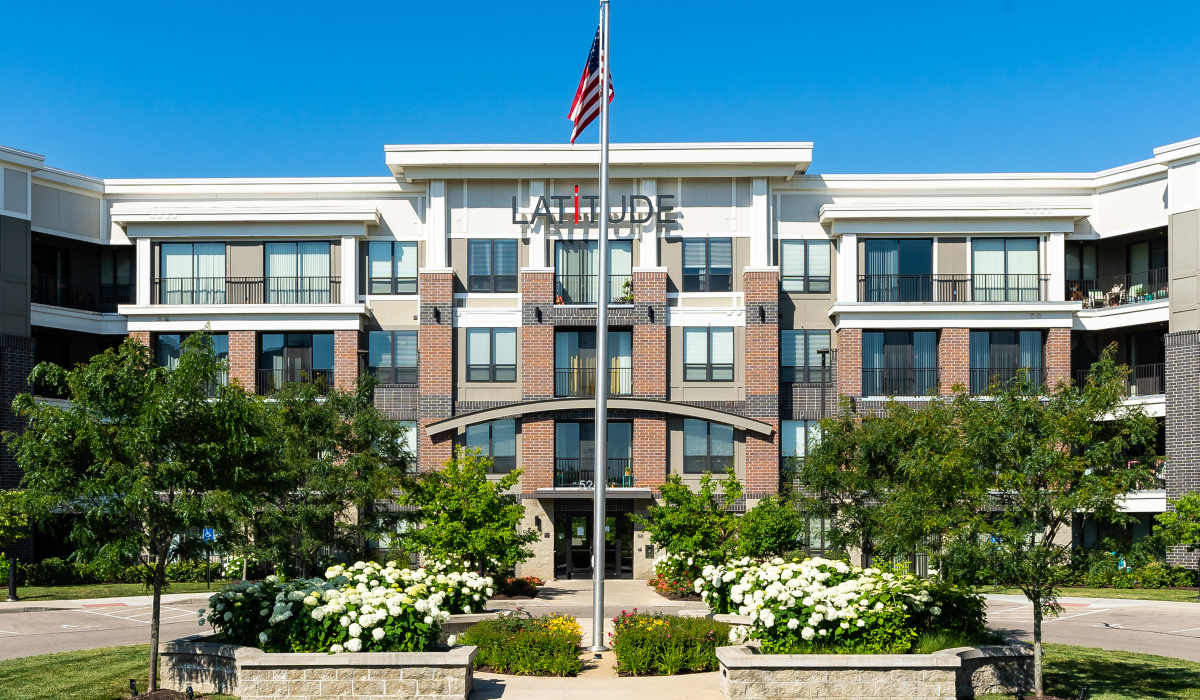 Apartment exterior with flagpole at Latitude at Deerfield Crossing in Mason, Ohio