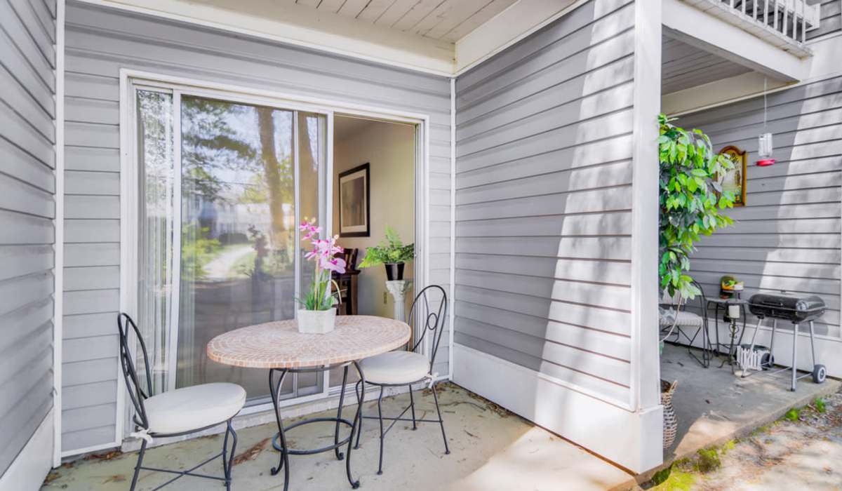 outdoor patio area at North Slope Apartments in Richmond, Virginia
