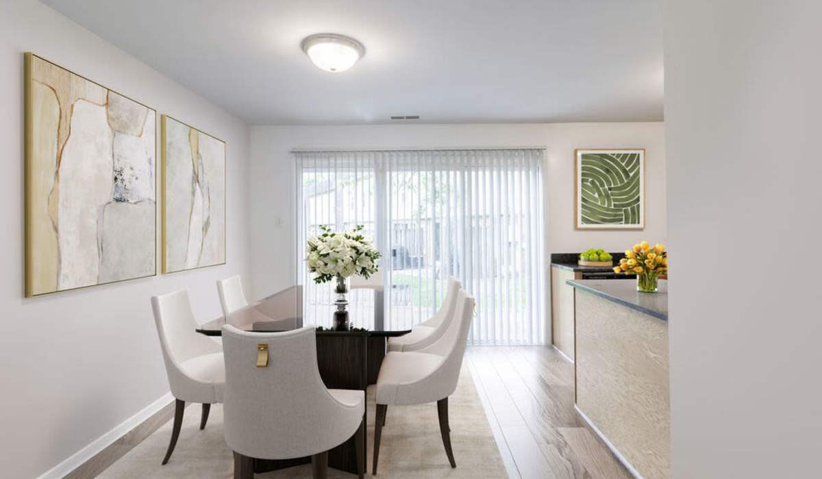 Dining area at Cloverleaf Lake Townhouse Apartments in North Chesterfield, Virginia
