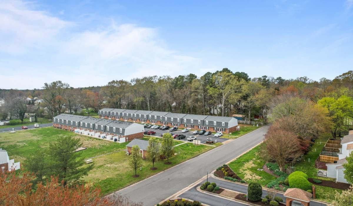 Exterior of apartments Misty Pines Apartments in Ashland, Virginia