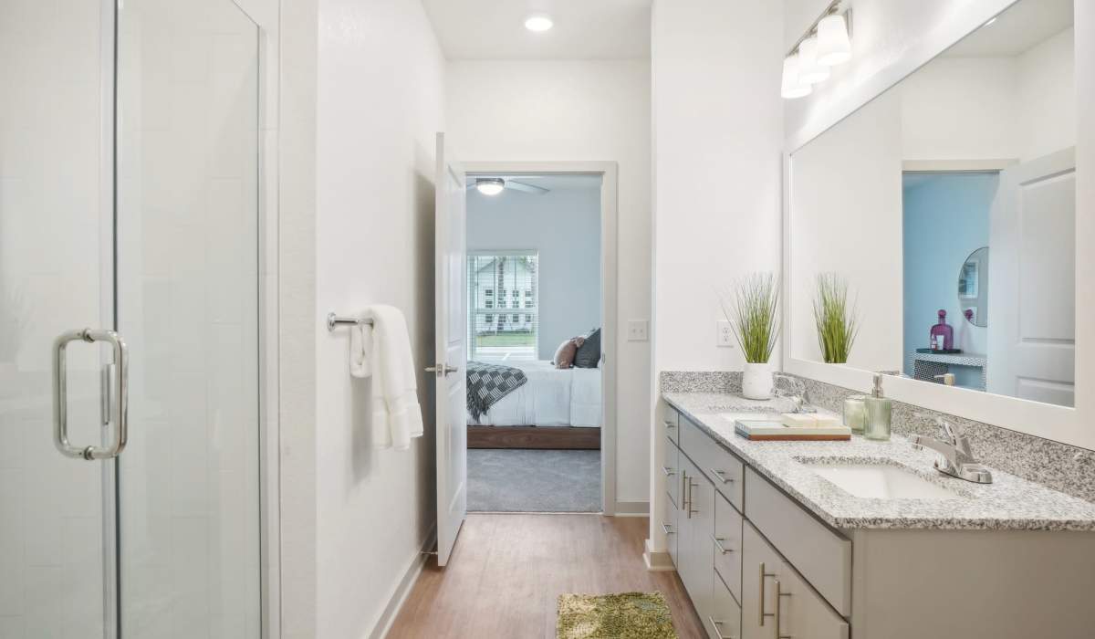 Spacious bathroom in Avocet at Melbourne