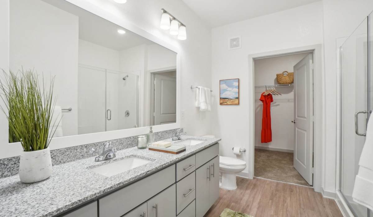 Clean bathroom inside the bedroom in Avocet at Melbourne