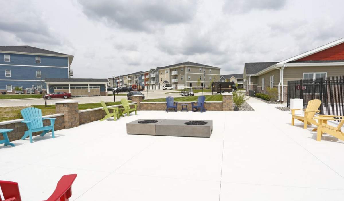 Firepit Lounge at Bonterra Apartments in Fort Wayne, Indiana