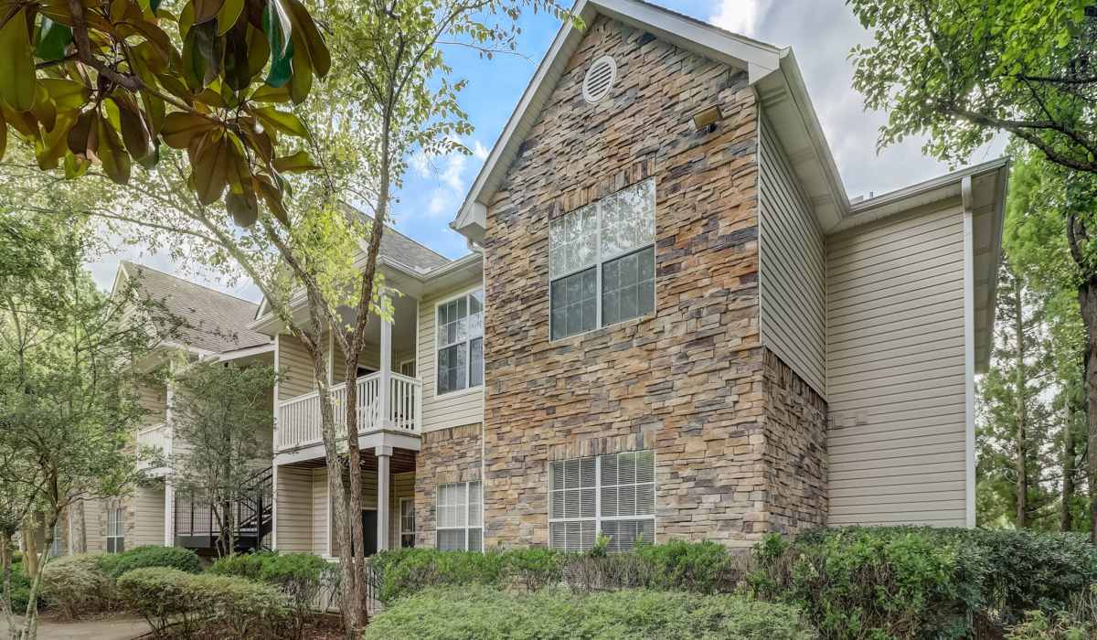 Building exterior at Parkway Grand in Decatur, Georgia