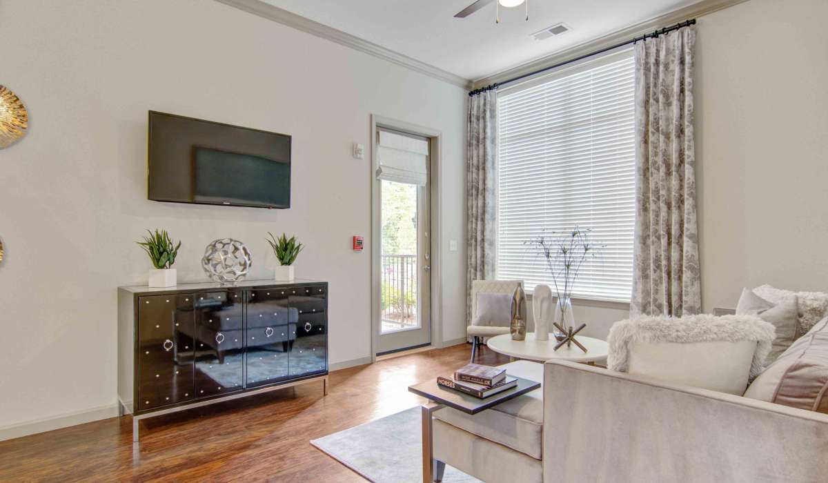 Living room at Twenty25 Barrett in Kennesaw, Georgia