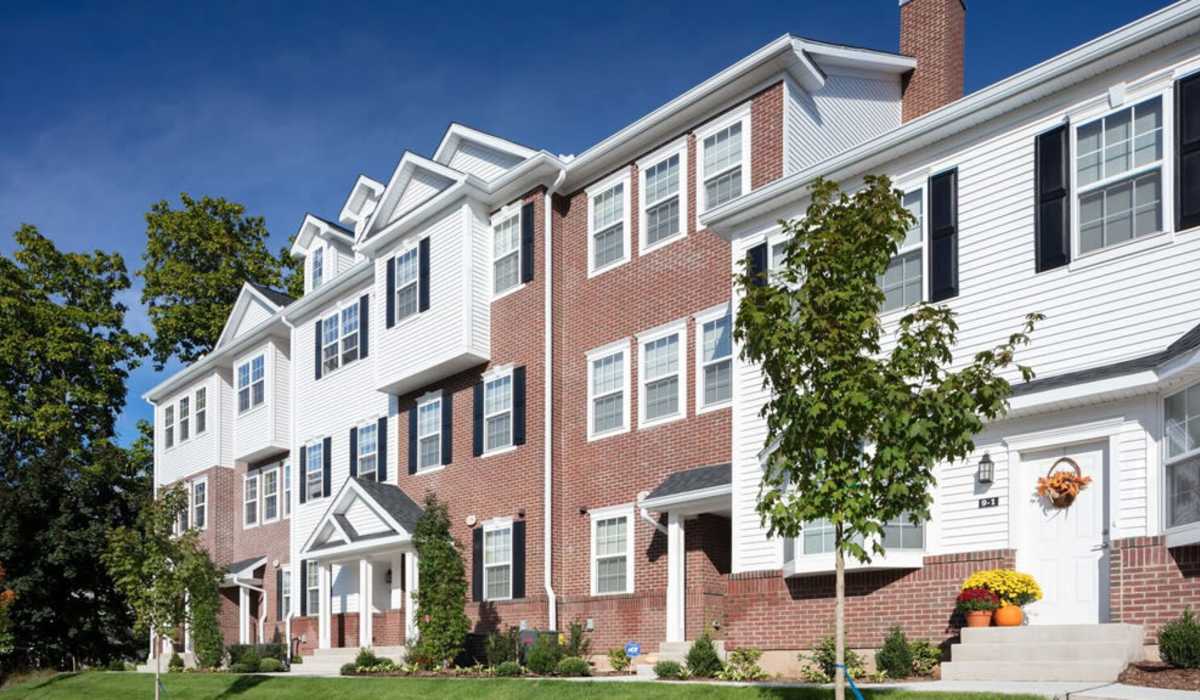 Exterior view of building at One Glastonbury Place in Glastonbury, Connecticut
