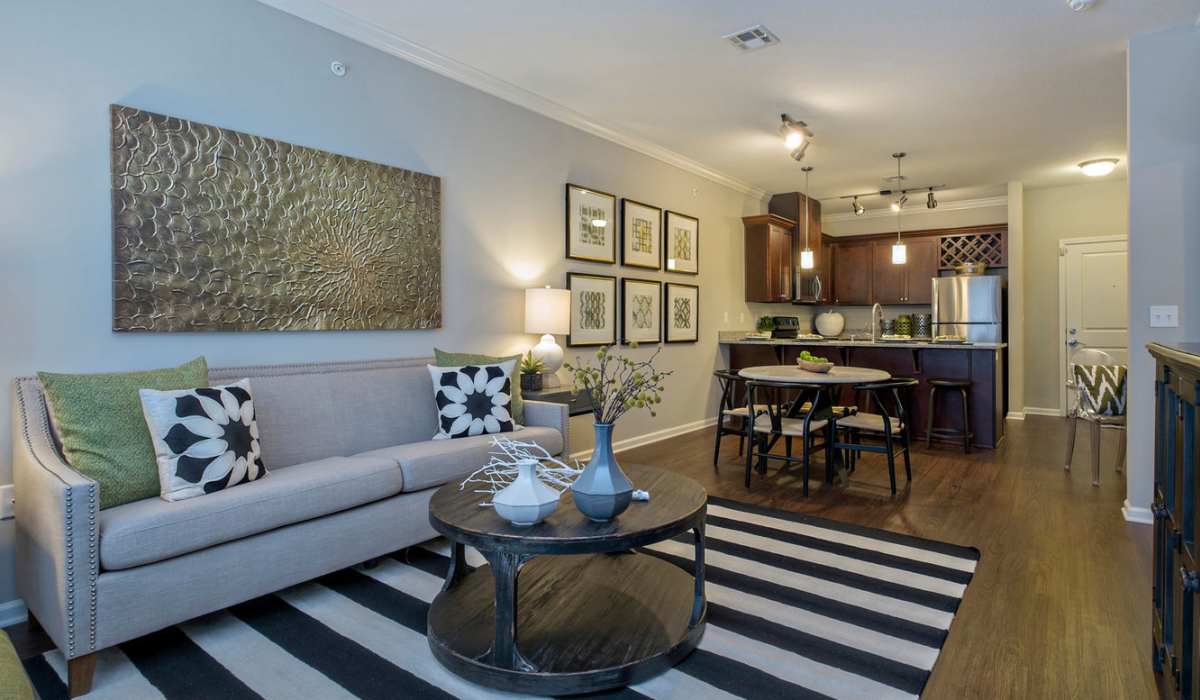living room at ((location_name}} in Lee's Summit, MO
