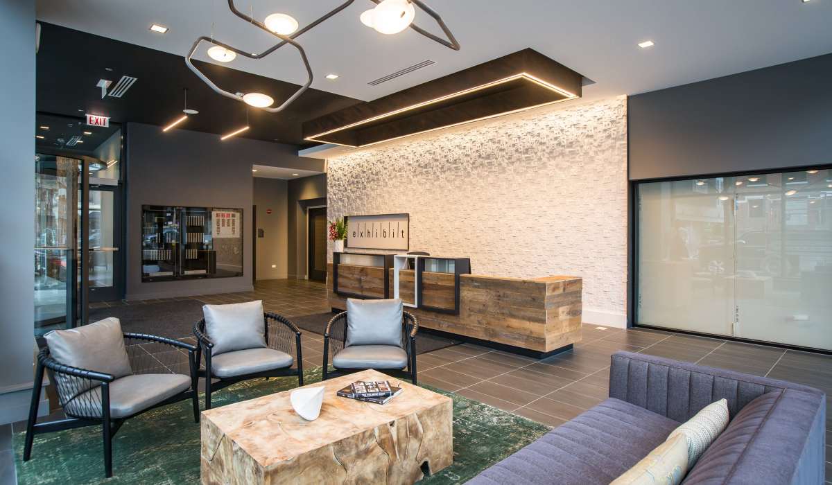 Resident lounge at Exhibit On Superior in Chicago, Illinois