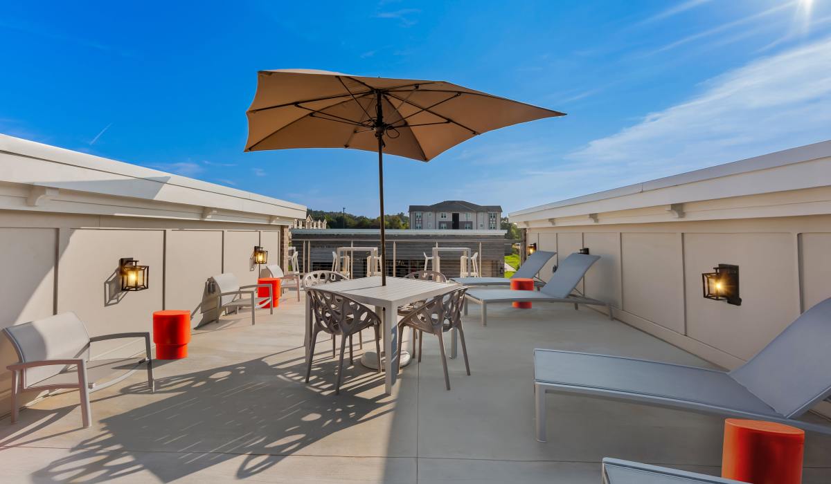 Seating area with shade for the residents at Elevate at Topside in Louisville, Tennessee