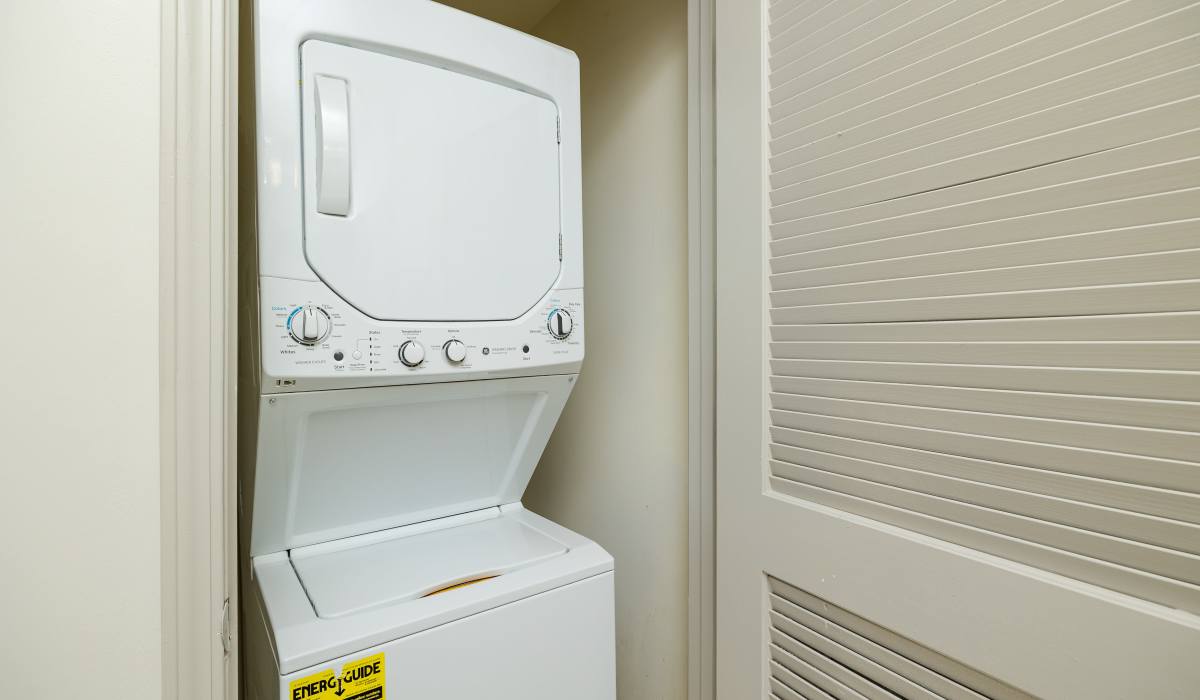 Washer and dryer at Landing Square in Atlanta, Georgia