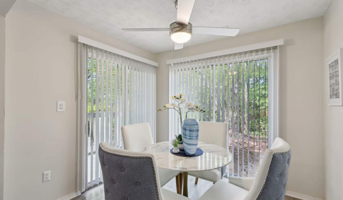 Dining room at Reserve at Garden Lake in Riverdale, Georgia
