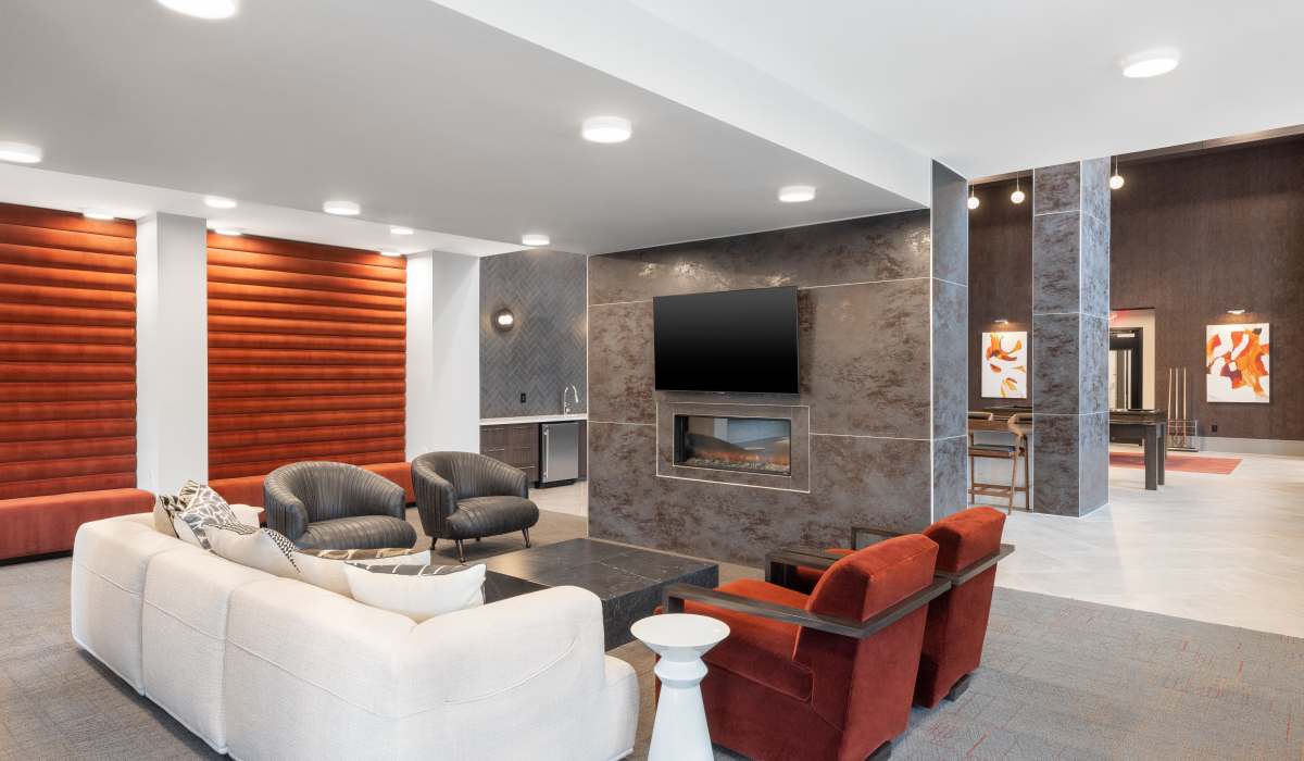 Clunhouse with flat-screen TV for entertainment at Vale Overland Park Apartments in Overland Park, Kansas, 